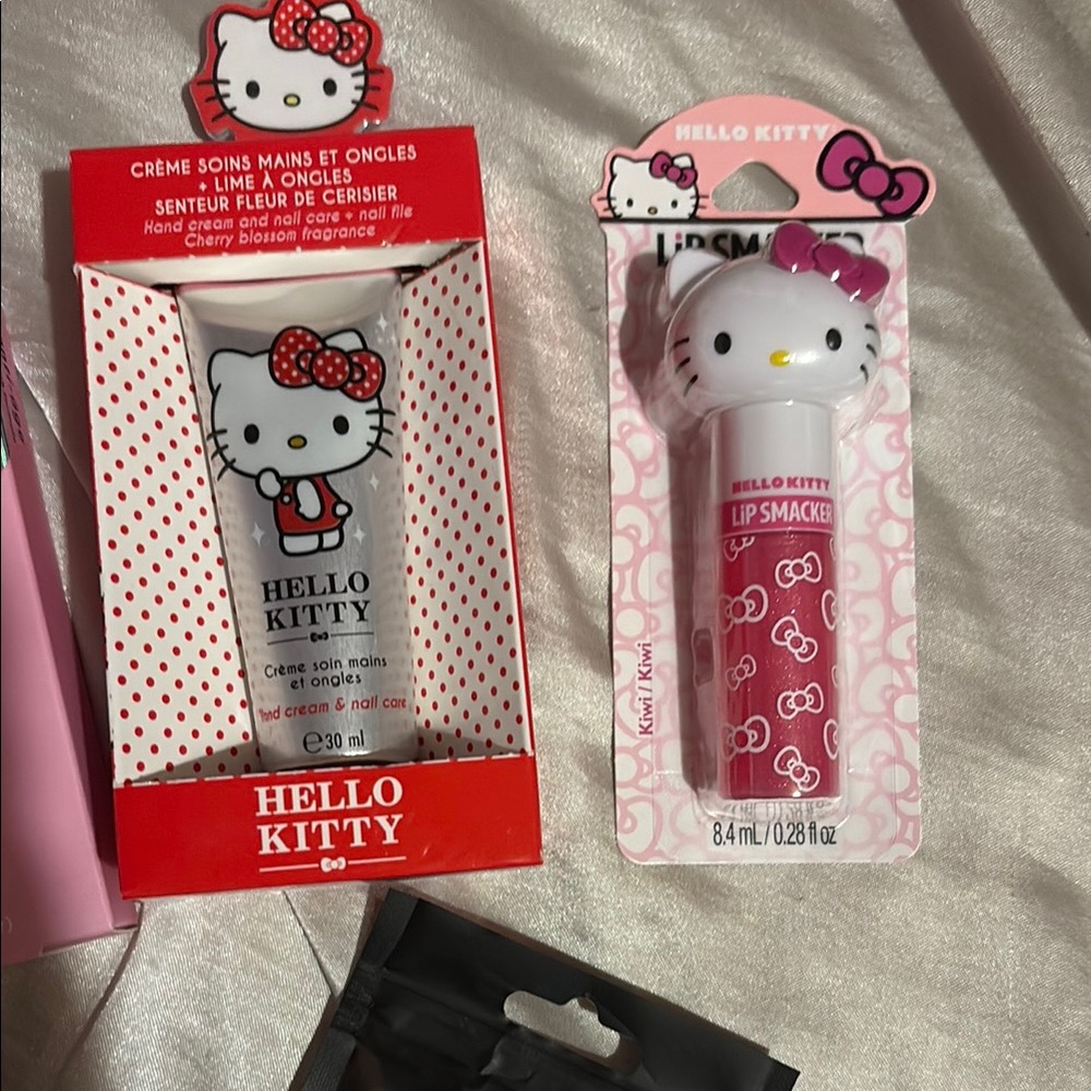 Hello Kitty Pink Makeup Collection - Picture 4 of 4